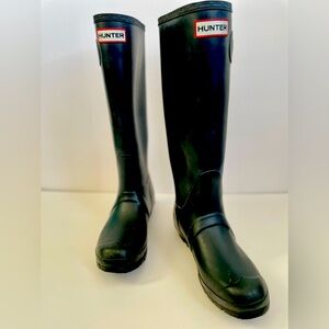 Hunter rain boots. Dark navy blue, size 38.